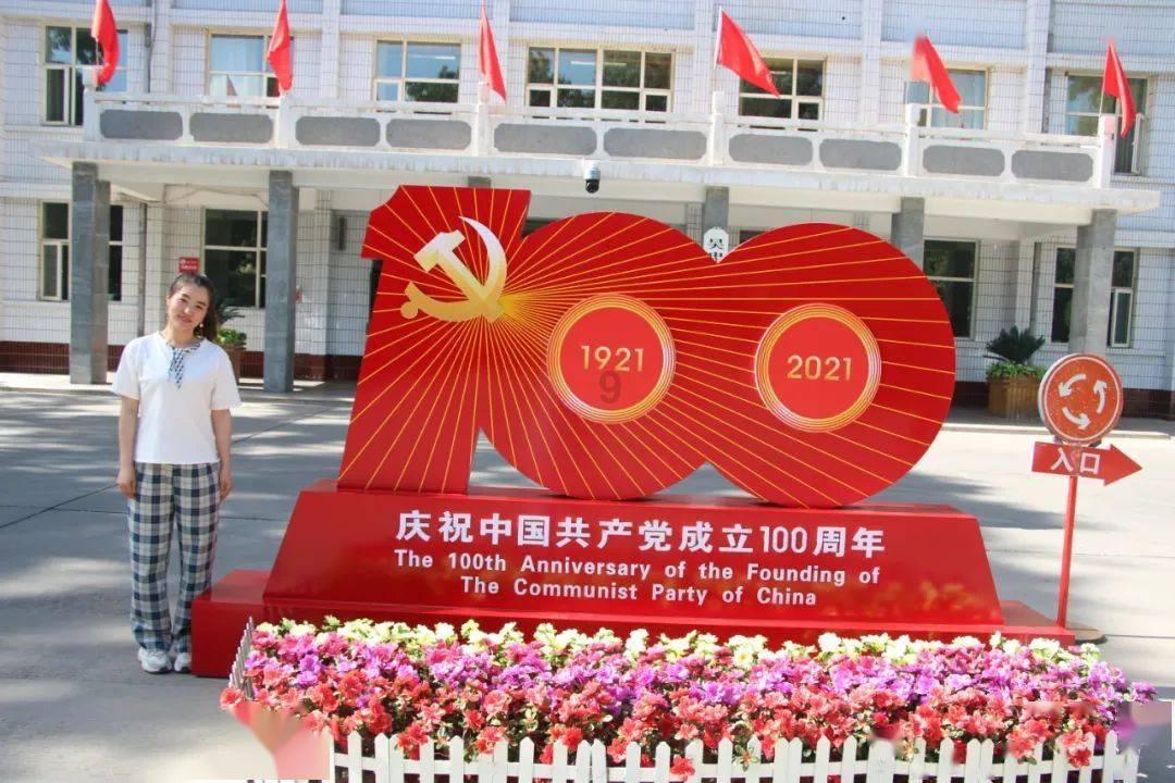 闪亮派对上的女孩